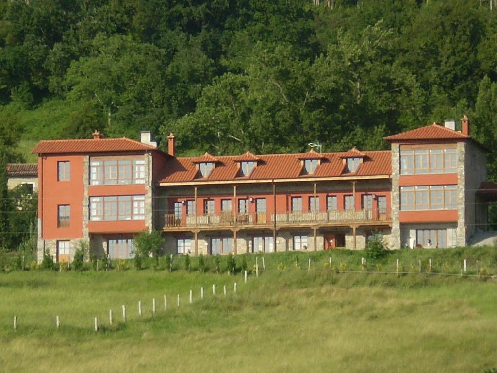 Escuelas De Fuentes Villaviciosa  Eksteriør bilde