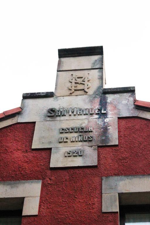 Escuelas De Fuentes Villaviciosa  Eksteriør bilde