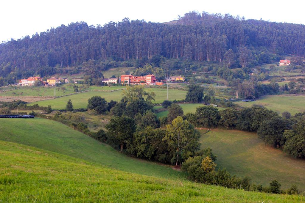 Escuelas De Fuentes Villaviciosa  Eksteriør bilde